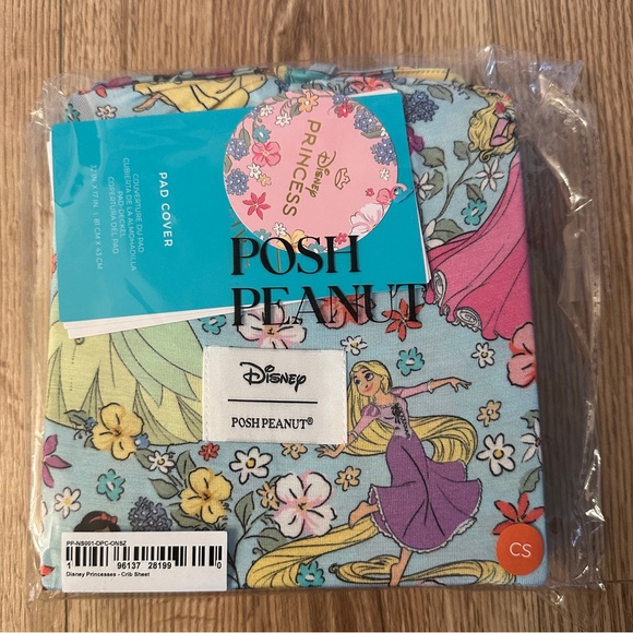•New•Posh Peanut “Disney Princess” Crib Sheet - Picture 2 of 6